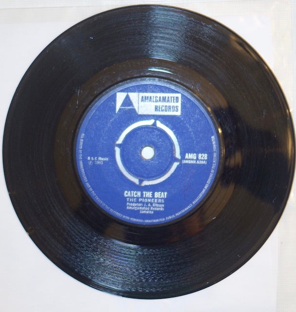 The Pioneers / Sir Gibbs All Stars – Catch The Beat / Jana 7" - Amalgamated